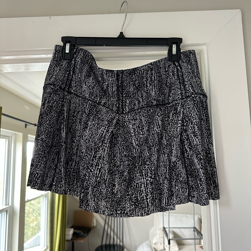 Black and White Women's Athletic Skirt/Skort- M